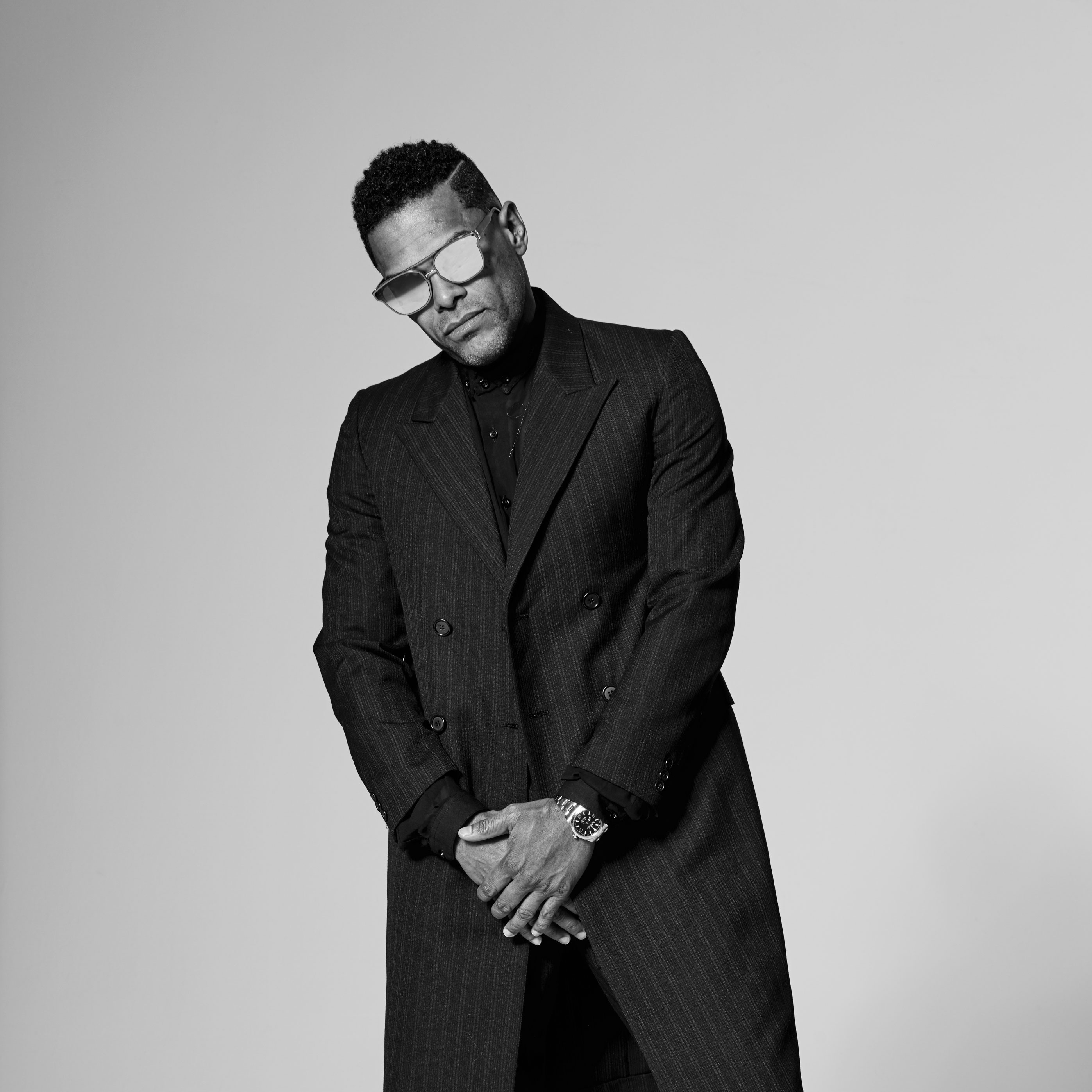 R b singer maxwell bisexual