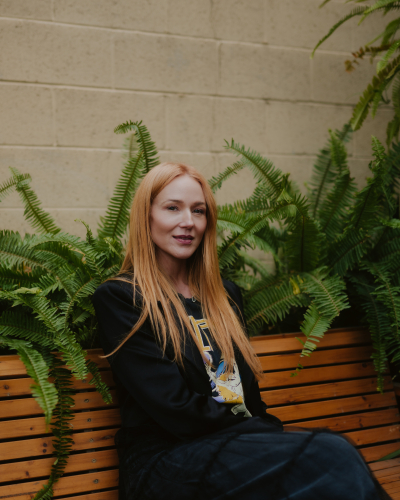 Jewel Performs Signature Hit “Hands” with Son Kase for The Masked Singer Holiday Special