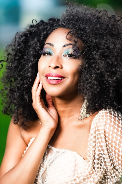 Internationally Acclaimed Songstress N’Kenge Shares New Single & Music Video “S’Wonderful”