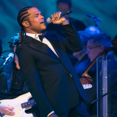 Maxwell Debuts Groundbreaking A Night at the Symphony Performances