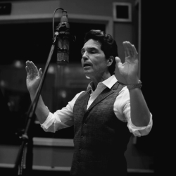 Richard Marx Shares “The Way You Look Tonight”
