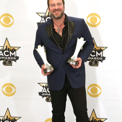 Lee Brice Wins ACM “Single Record of the Year” Artist and Producer Trophies for “I Don’t Dance”