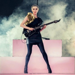 “St. Vincent Is The Best Rock Band In The World” (Vice Noisey)